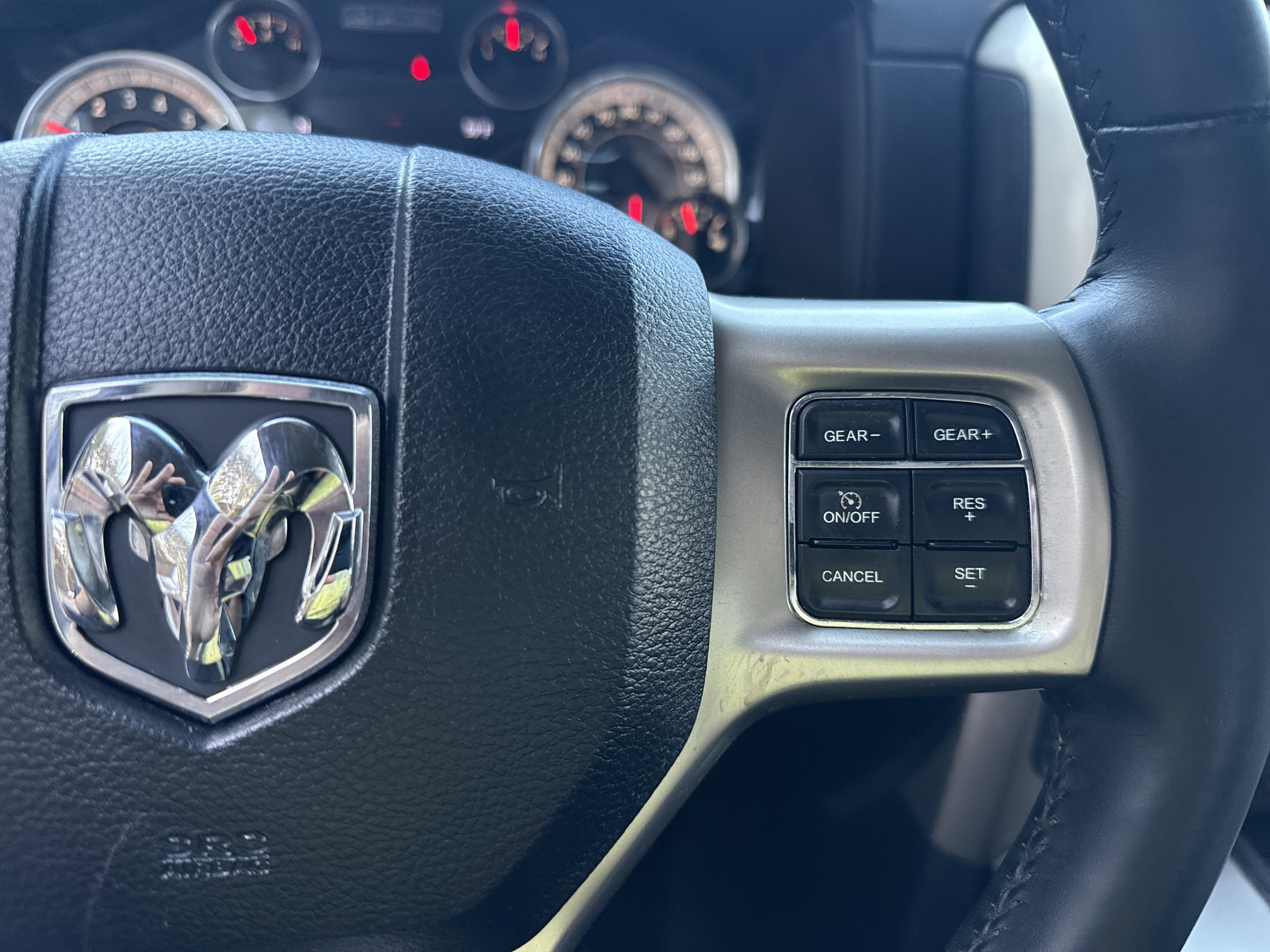 Used 2015 RAM 1500 Laramie w/ Convenience Group AWD/4WD image 25