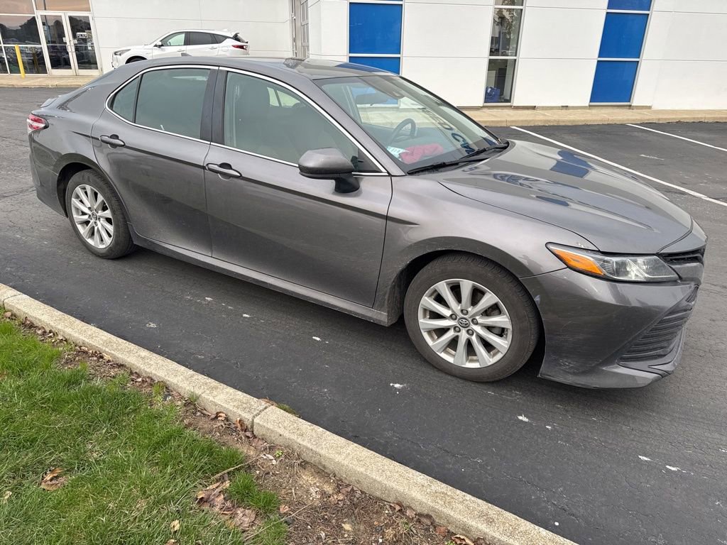 Used 2019 Toyota Camry LE image 4
