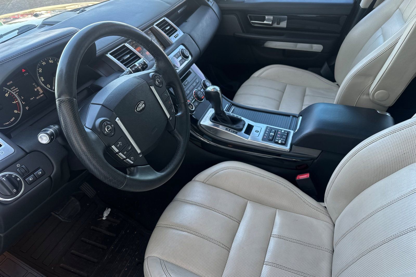 Used 2013 Land Rover Range Rover Sport HSE LUX image 12