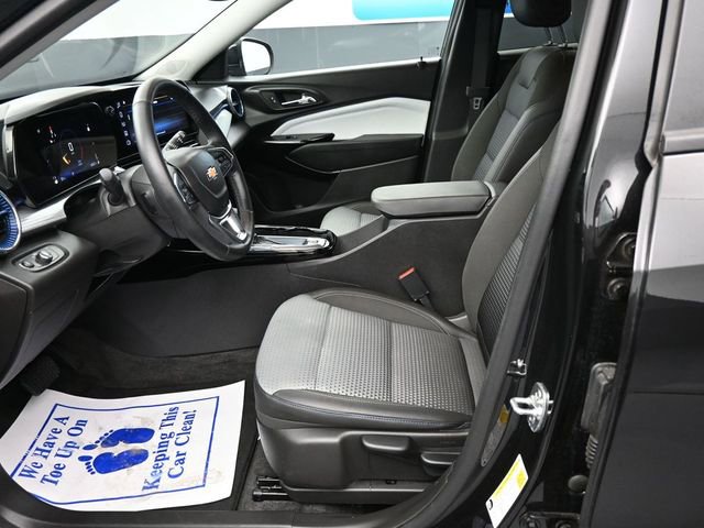 Used 2025 Chevrolet Trax LT w/ LT Convenience Package image 5