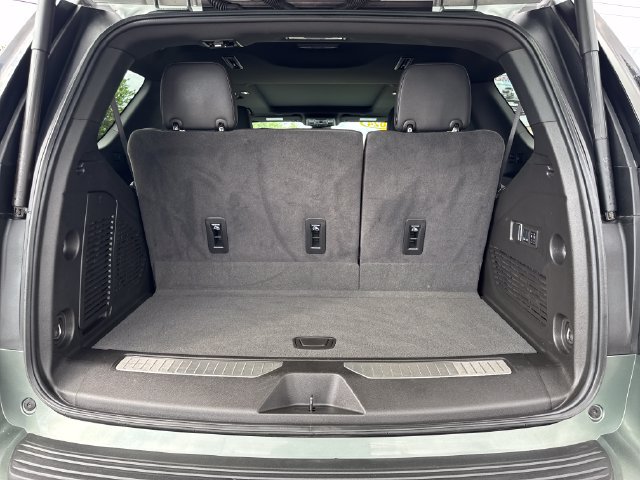 Used 2024 Chevrolet Tahoe Z71 w/ Luxury Package AWD/4WD image 25