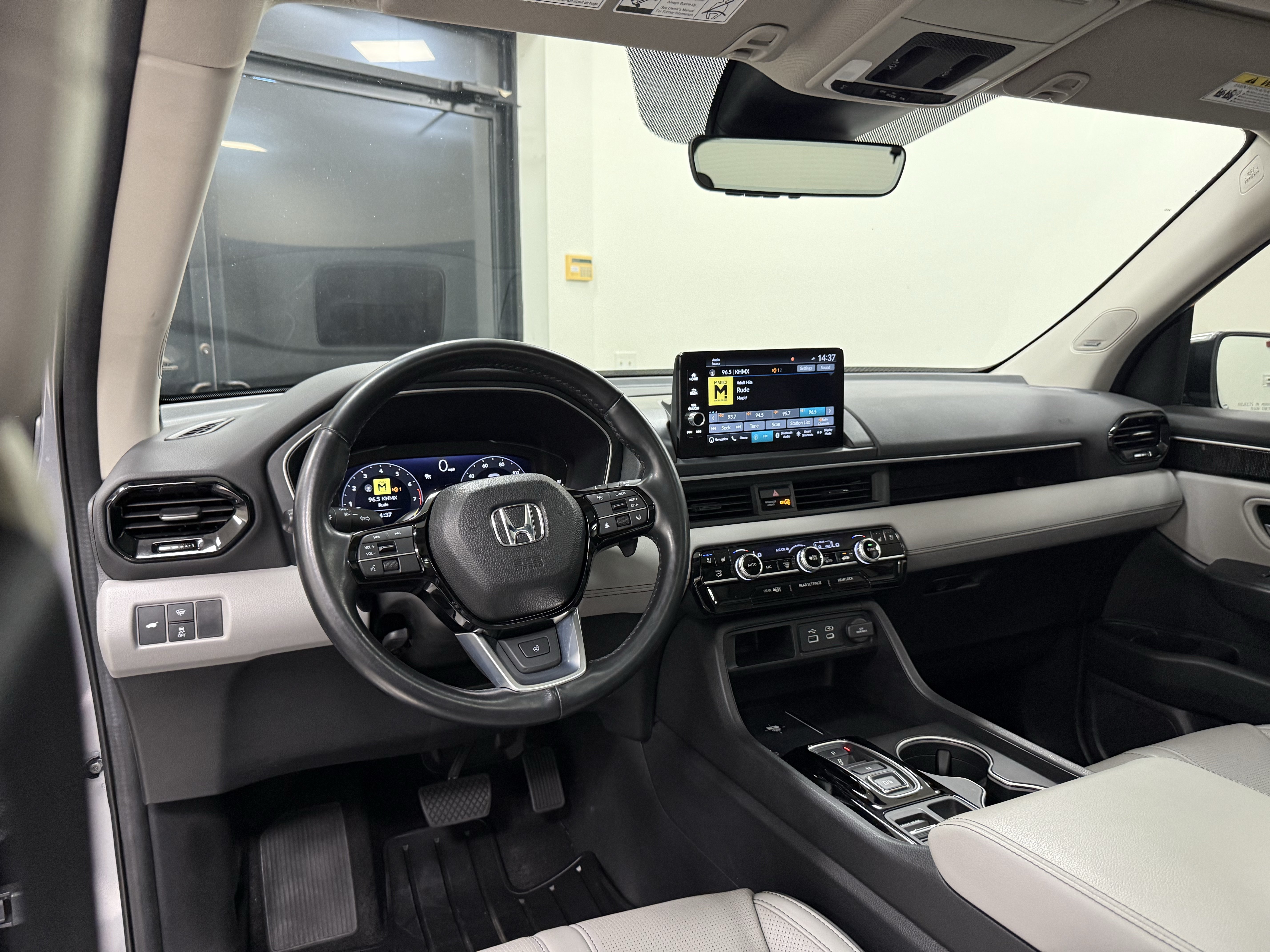 Used 2023 Honda Pilot Elite image 16