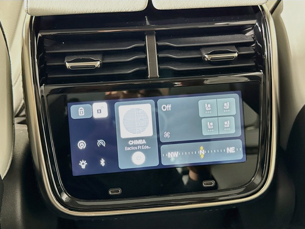 Used 2025 Rivian R1S Adventure Dual AWD/4WD image 44