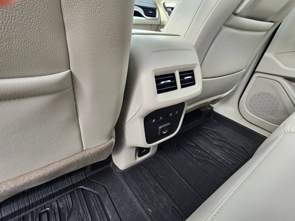 Used 2020 GMC Terrain Denali w/ Denali Premium Package FWD image 15