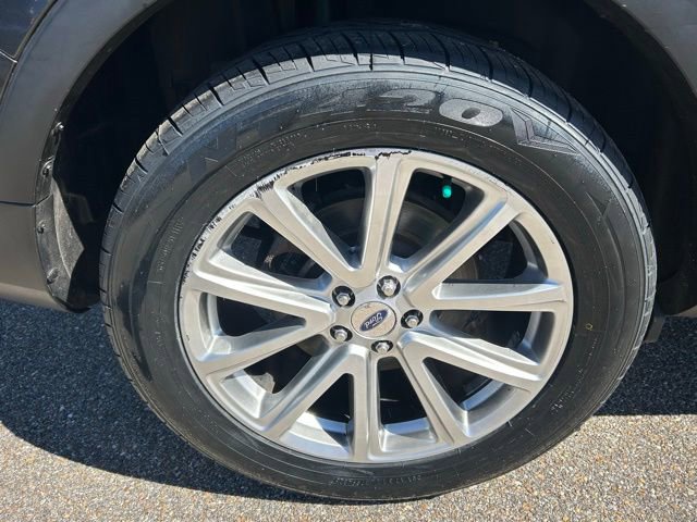 Used 2018 Ford Explorer XLT w/ Equipment Group 202A image 12