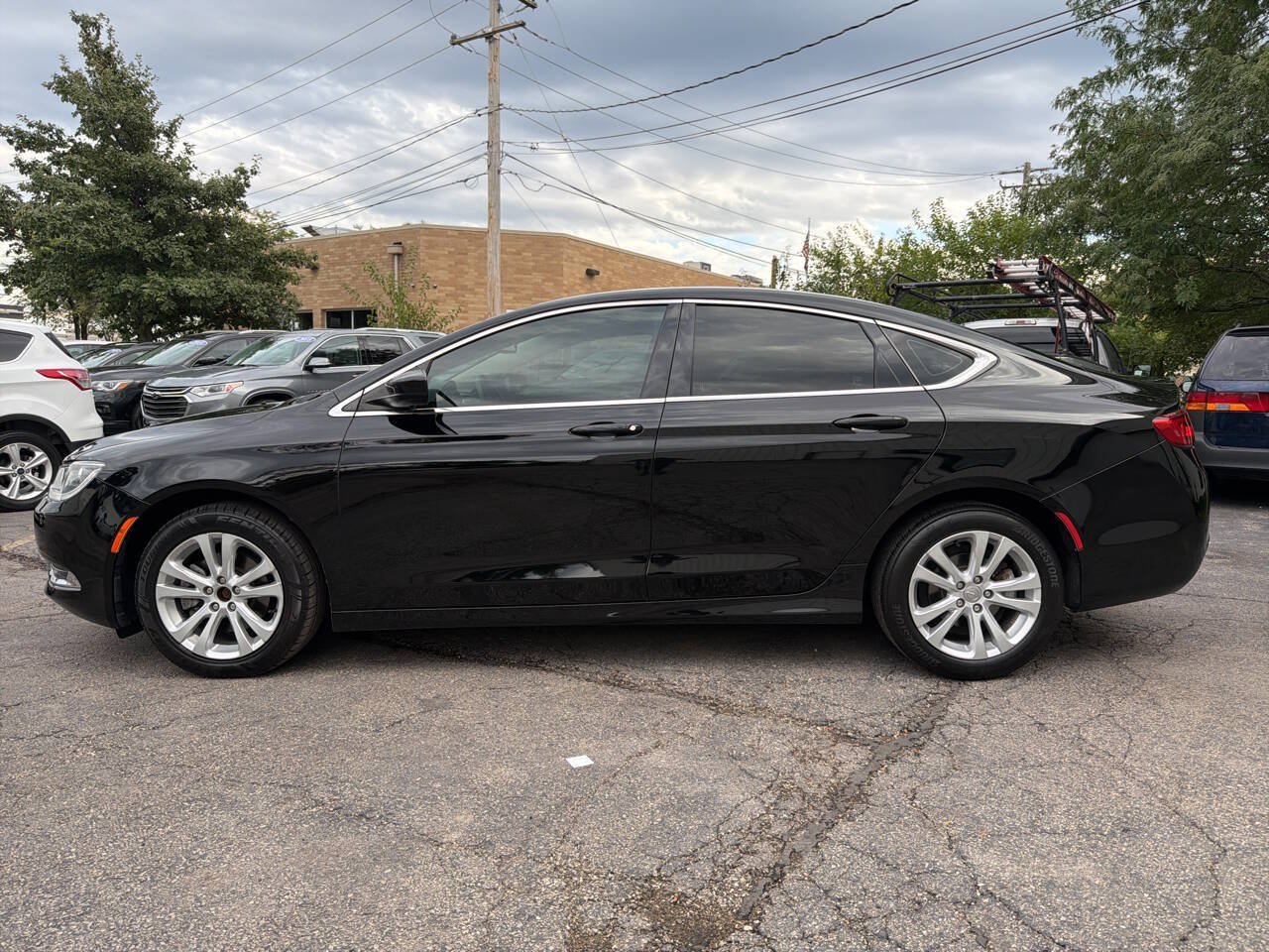 Used 2015 Chrysler 200 Limited w/ Convenience Group FWD image 3