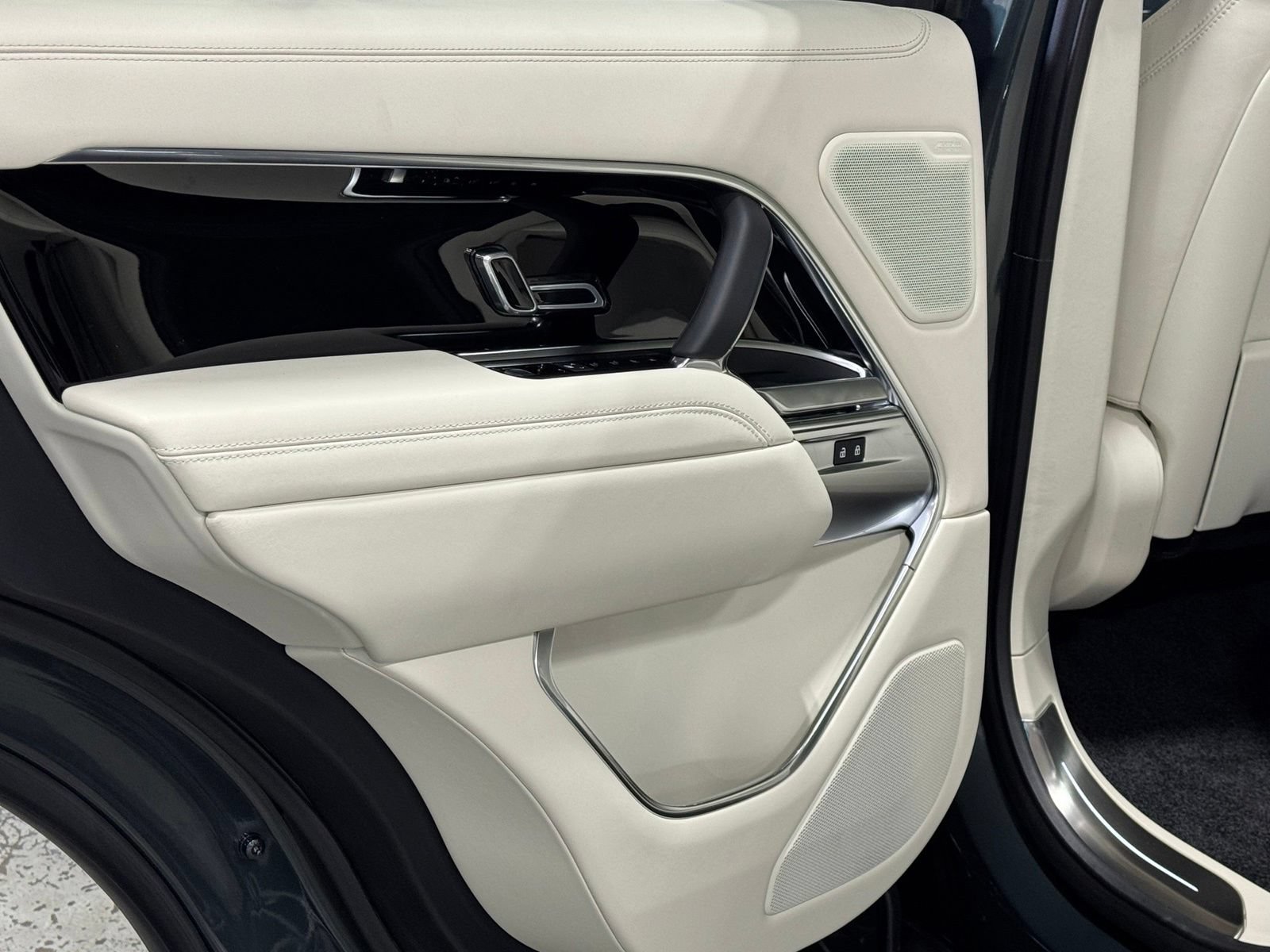 New 2026 Land Rover Range Rover SE AWD/4WD image 32