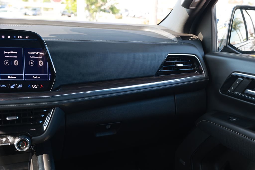 Used 2025 Chevrolet Suburban Premier image 26