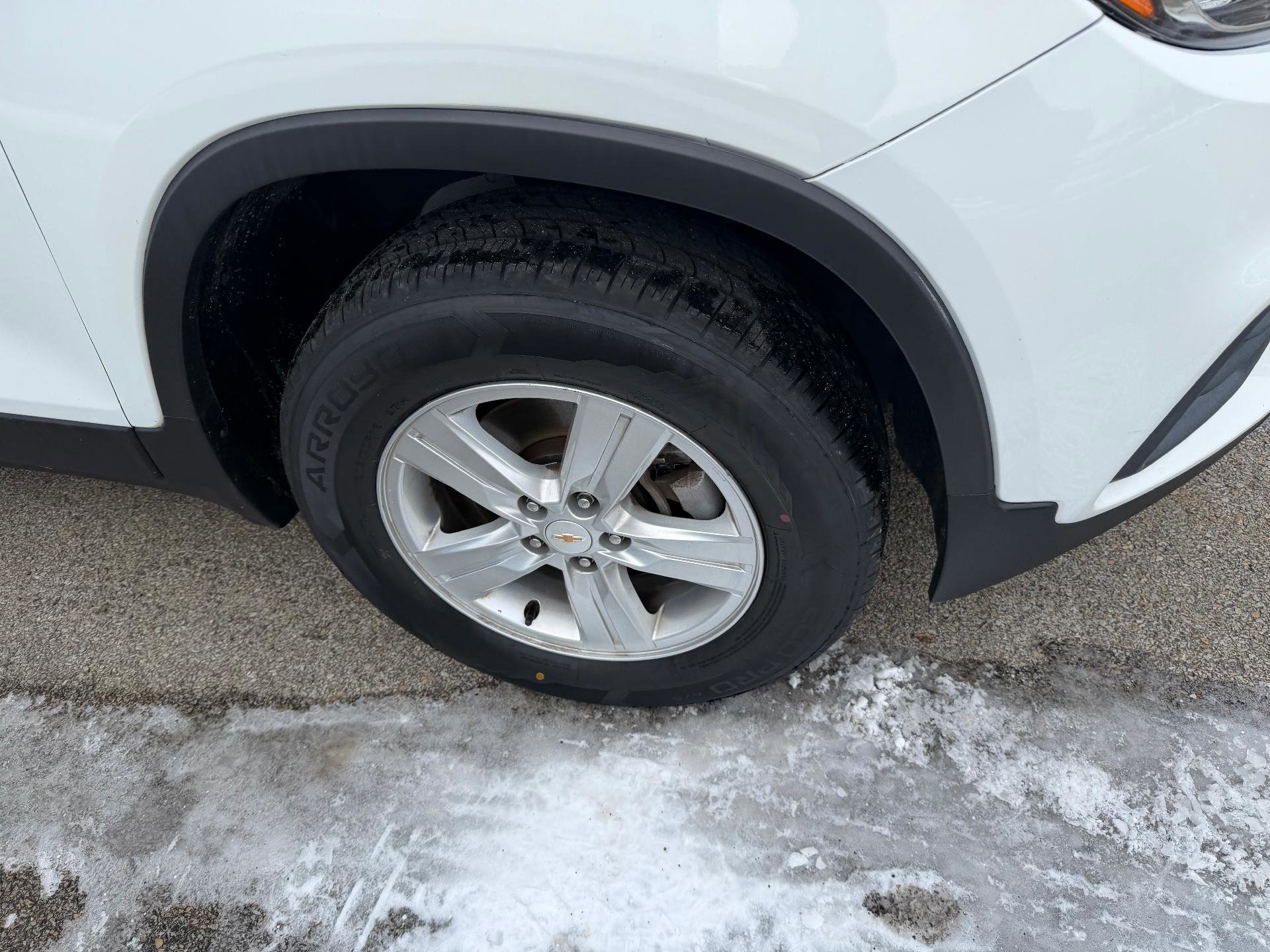 Certified 2022 Chevrolet Trax LS w/ Tint and Cruise Package AWD/4WD image 9