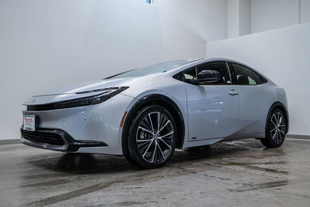 Certified 2025 Toyota Prius XLE image 3