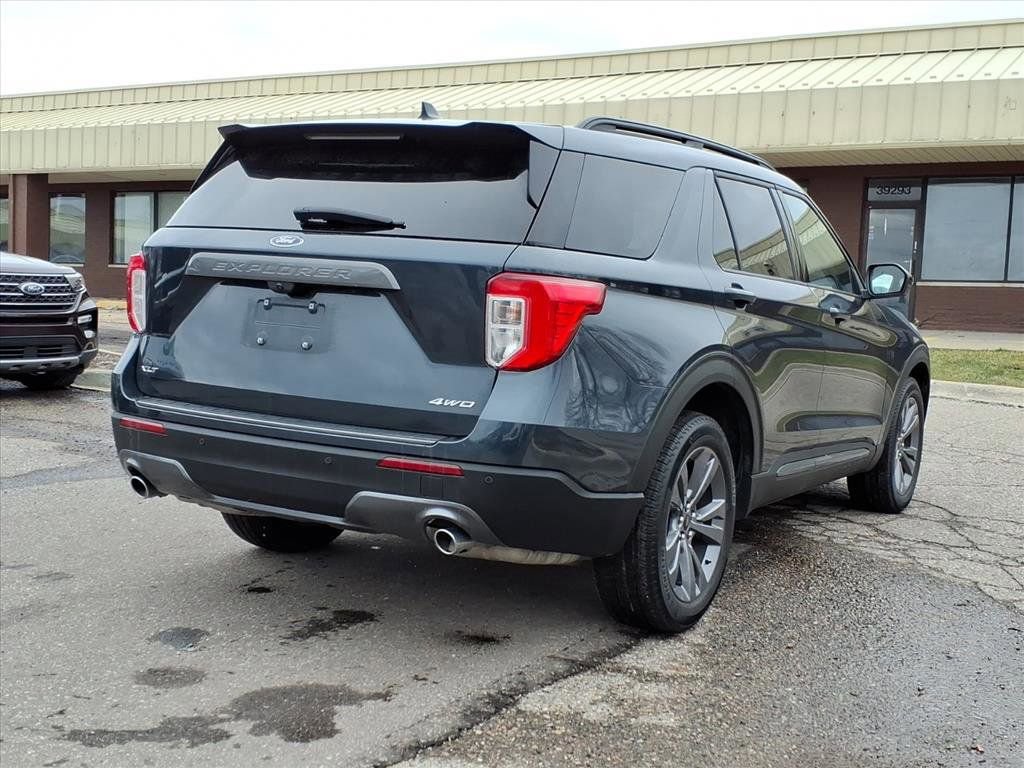 Used 2023 Ford Explorer XLT w/ Equipment Group 202A image 5