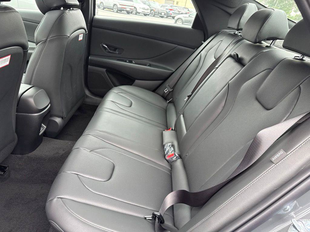 New 2026 Hyundai Elantra SEL Sport FWD image 21