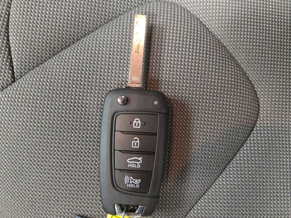 Used 2024 Hyundai Elantra SE FWD image 32