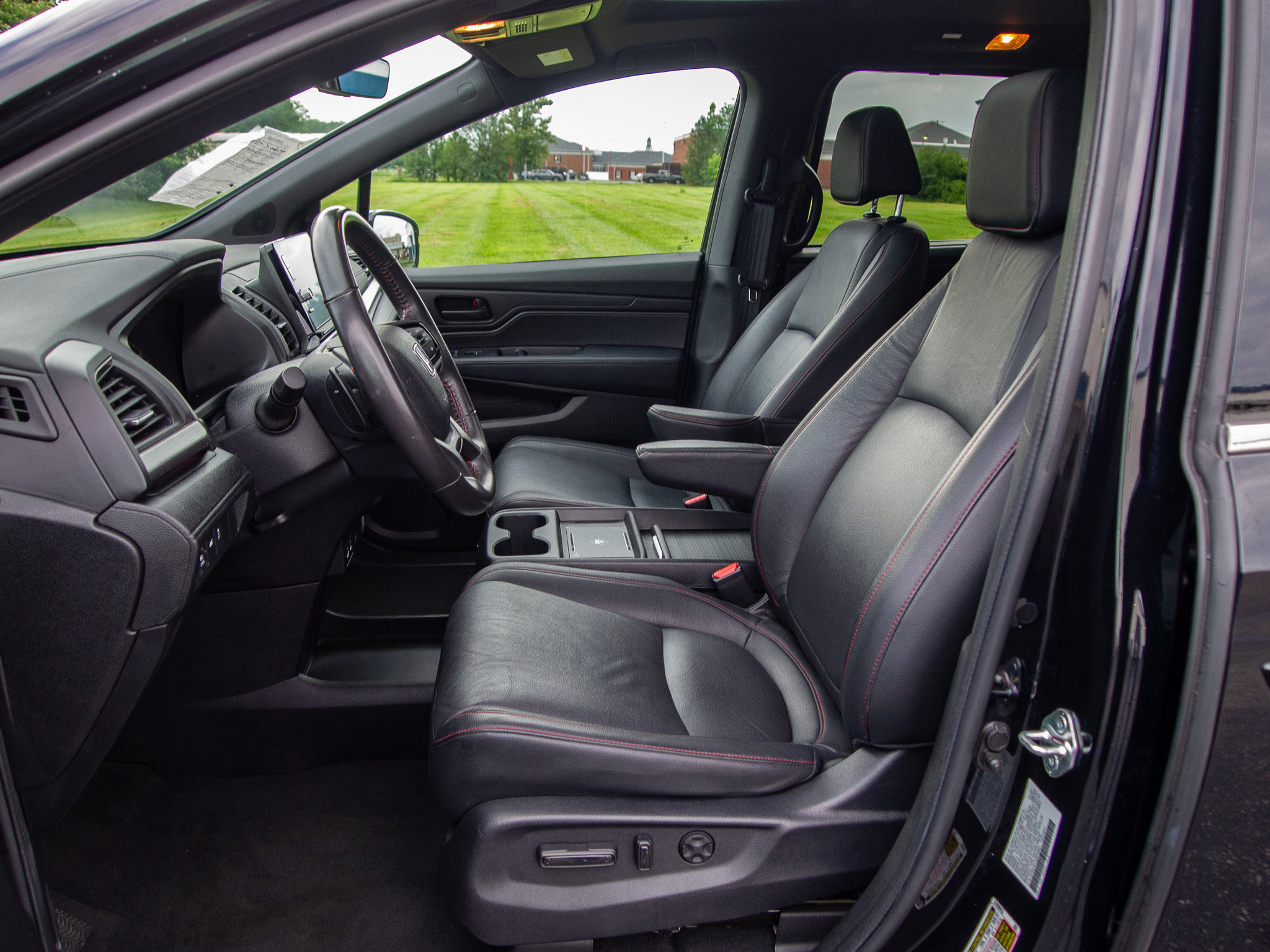 Used 2025 Honda Odyssey Sport-L image 13