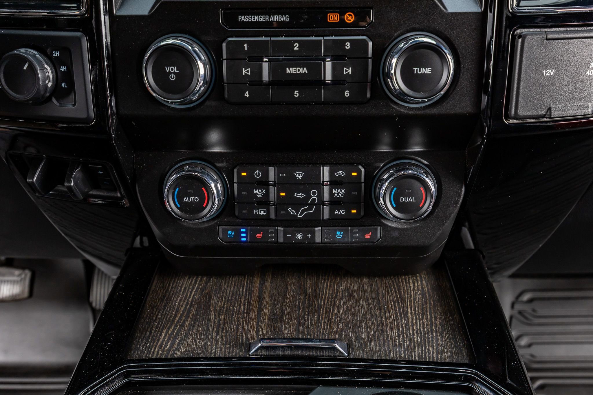 Used 2021 Ford F250 Lariat w/ Lariat Ultimate Package image 27