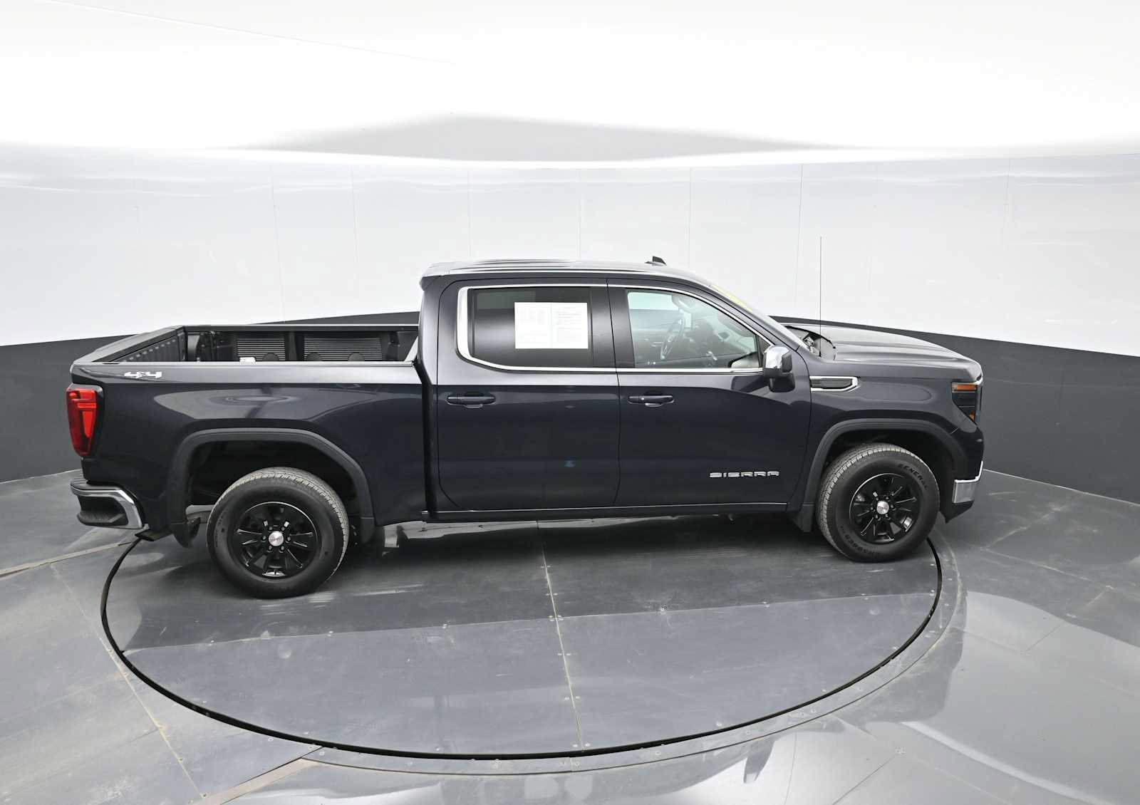 Used 2024 GMC Sierra 1500 SLE AWD/4WD image 28