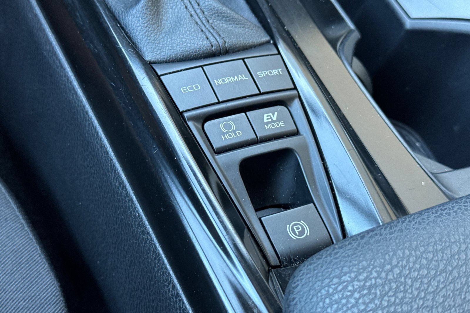 Certified 2025 Toyota Camry LE FWD image 32