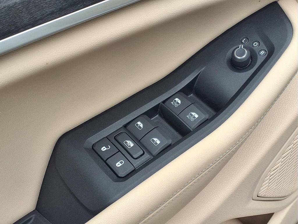 Used 2024 Jeep Grand Cherokee Limited RWD image 4