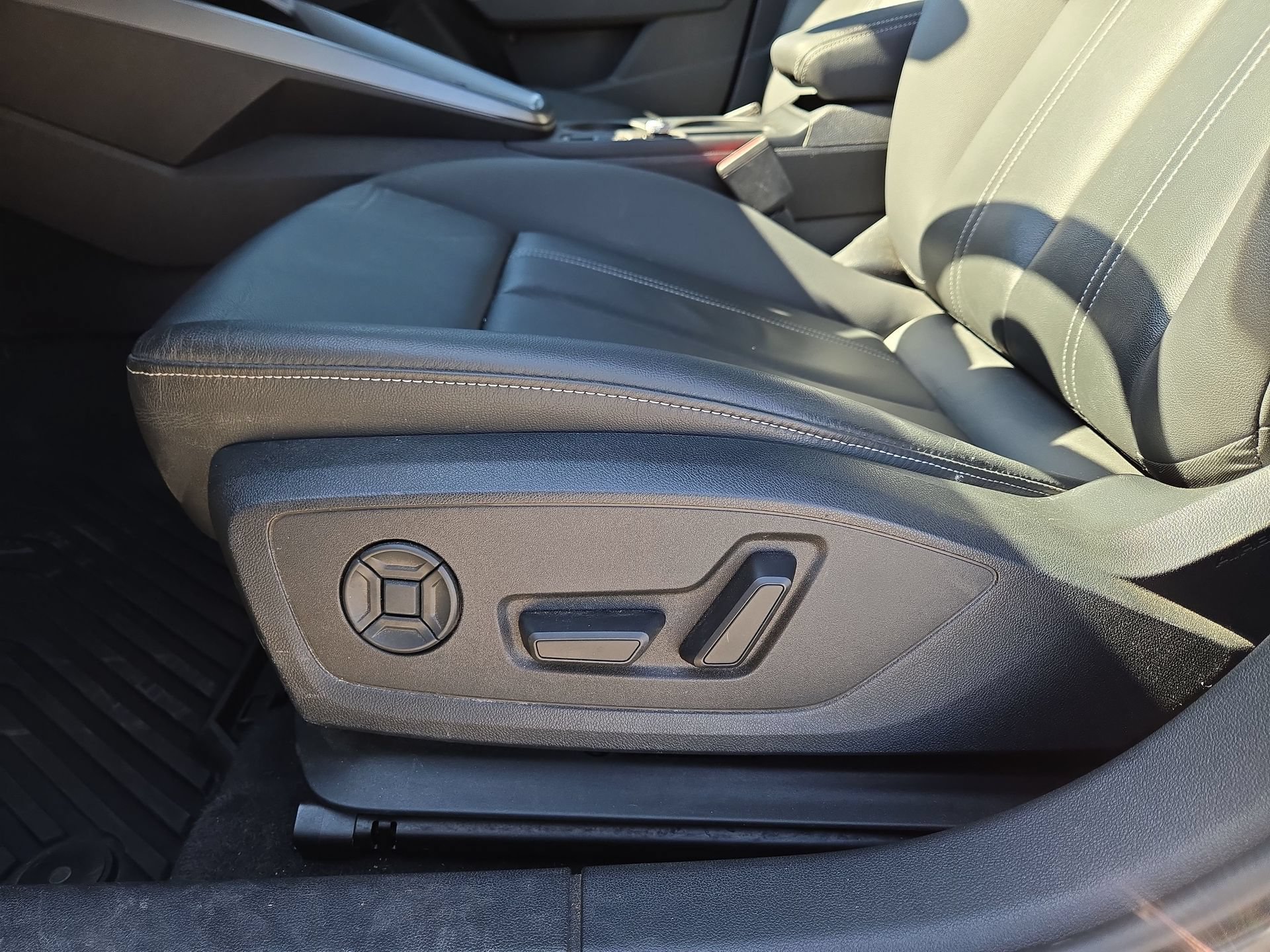 Used 2025 Audi A3 2.0T Premium w/ Convenience Package AWD/4WD image 17