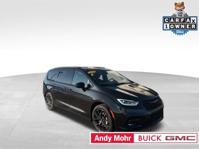 Used 2022 Chrysler Pacifica Touring-L w/ Uconnect Theater Family Group