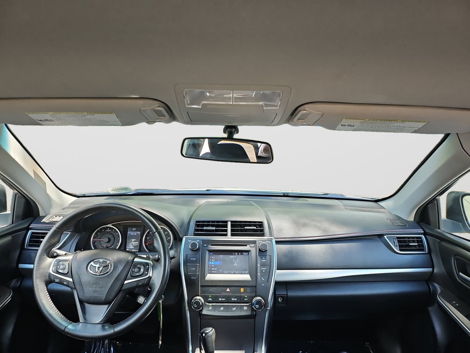 Used 2015 Toyota Camry SE FWD image 18