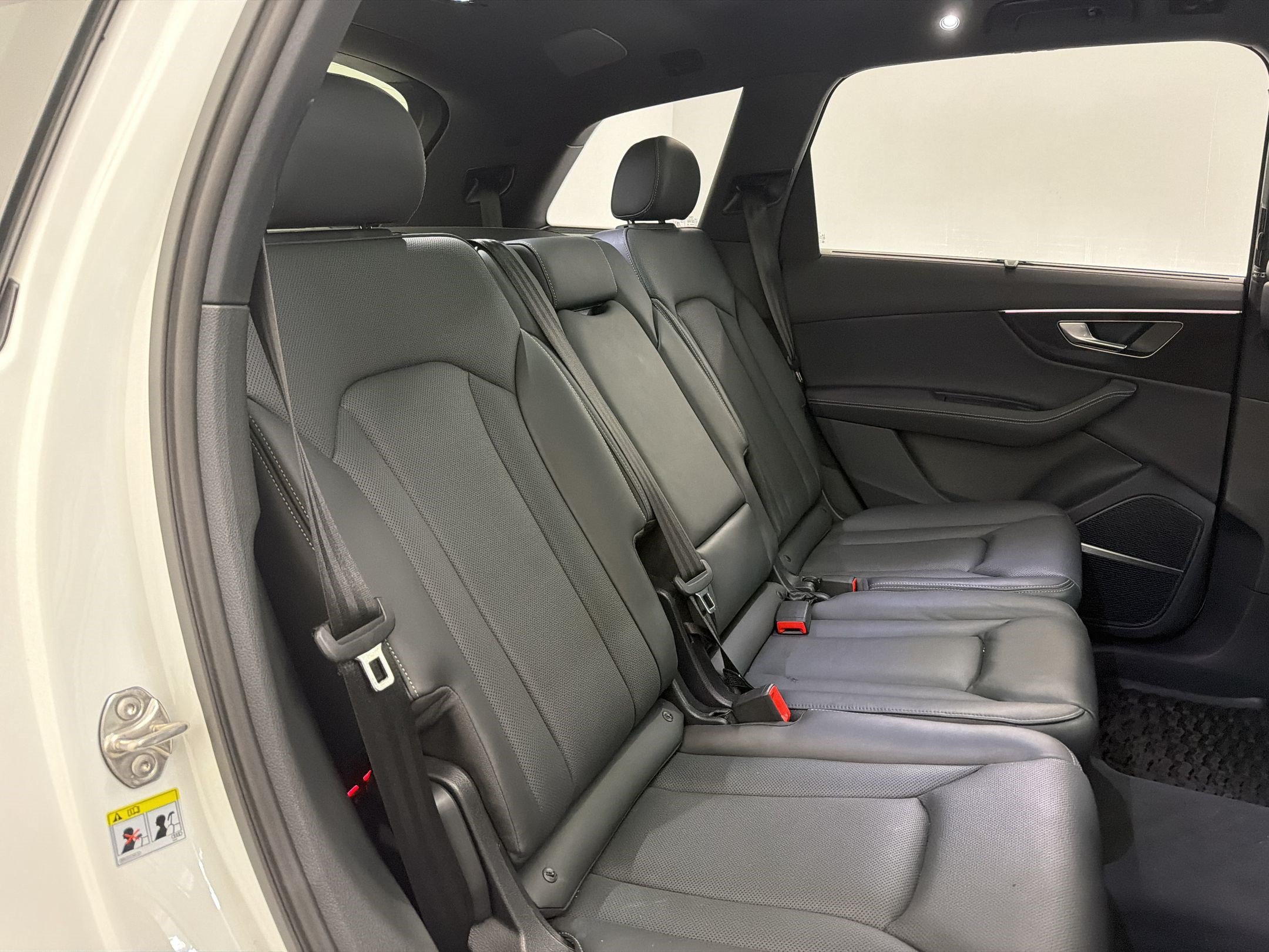 Used 2025 Audi Q7 3.0T Prestige AWD/4WD image 30