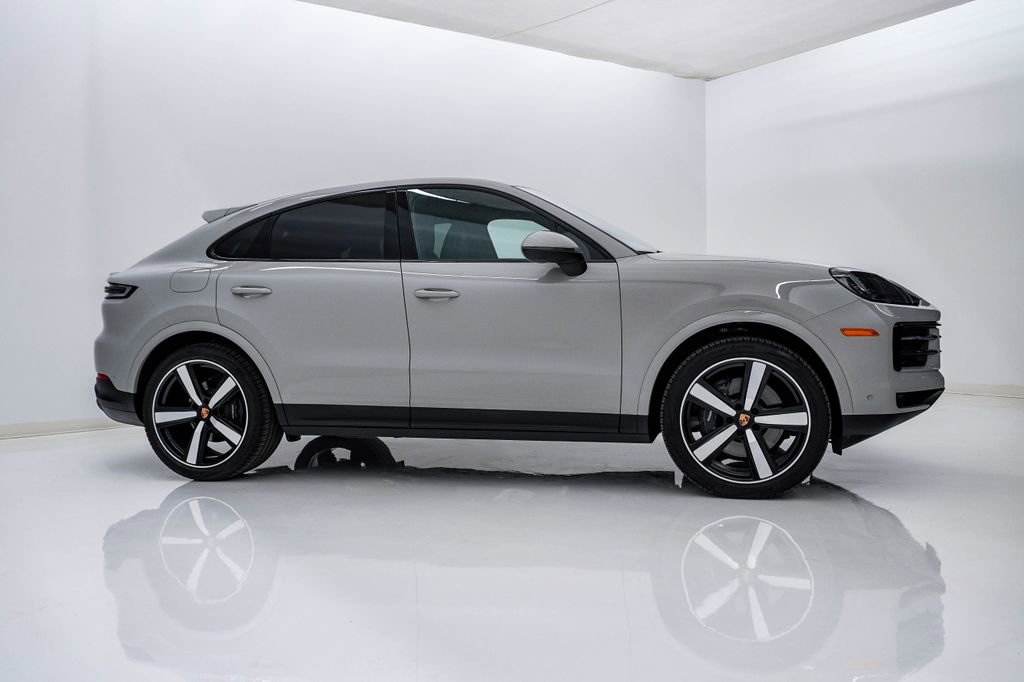 Certified 2025 Porsche Cayenne Coupe image 9