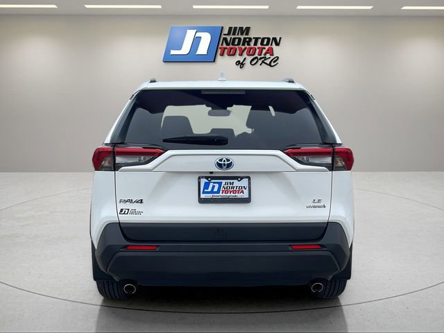 Used 2021 Toyota RAV4 LE image 6