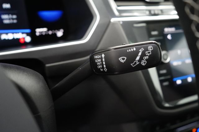 Used 2022 Volkswagen Tiguan SE w/ Panoramic Sunroof Package image 21