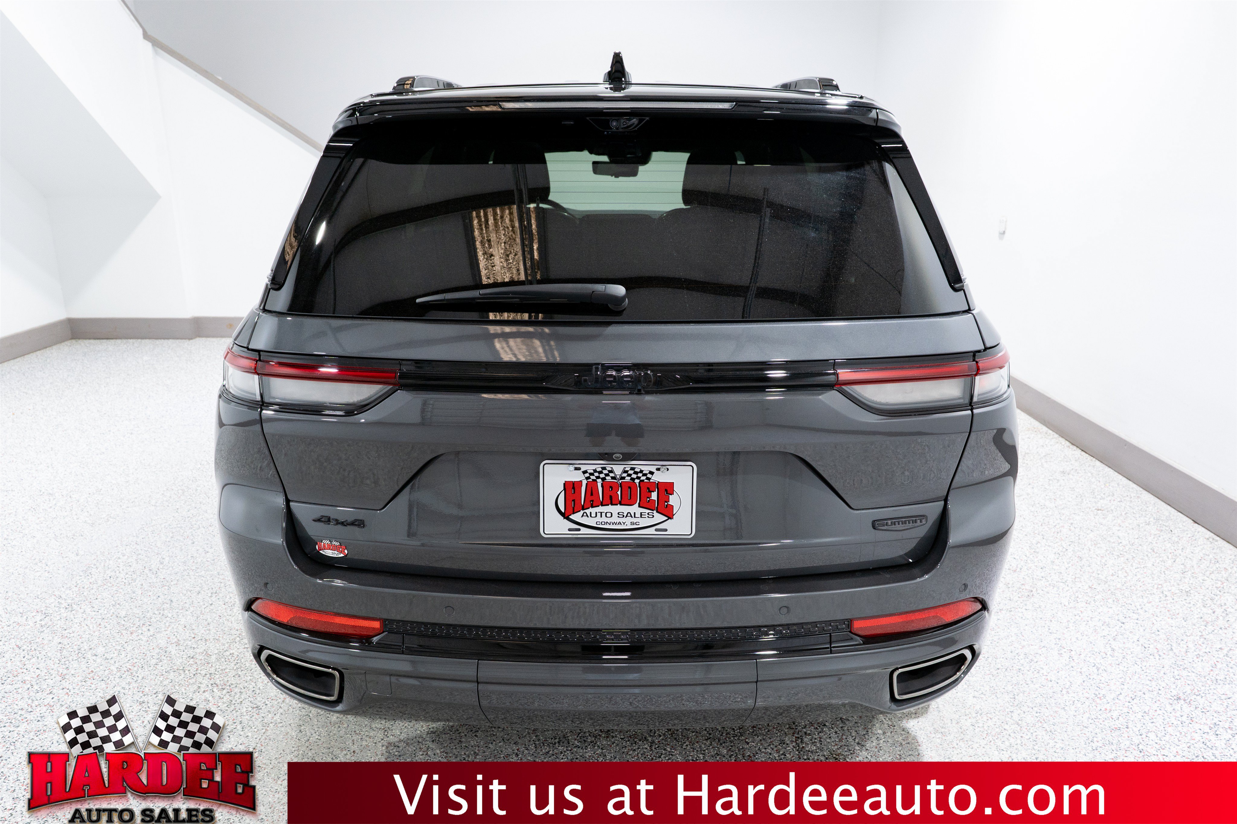 Used 2025 Jeep Grand Cherokee Summit w/ Adv Protech Group IV AWD/4WD image 4