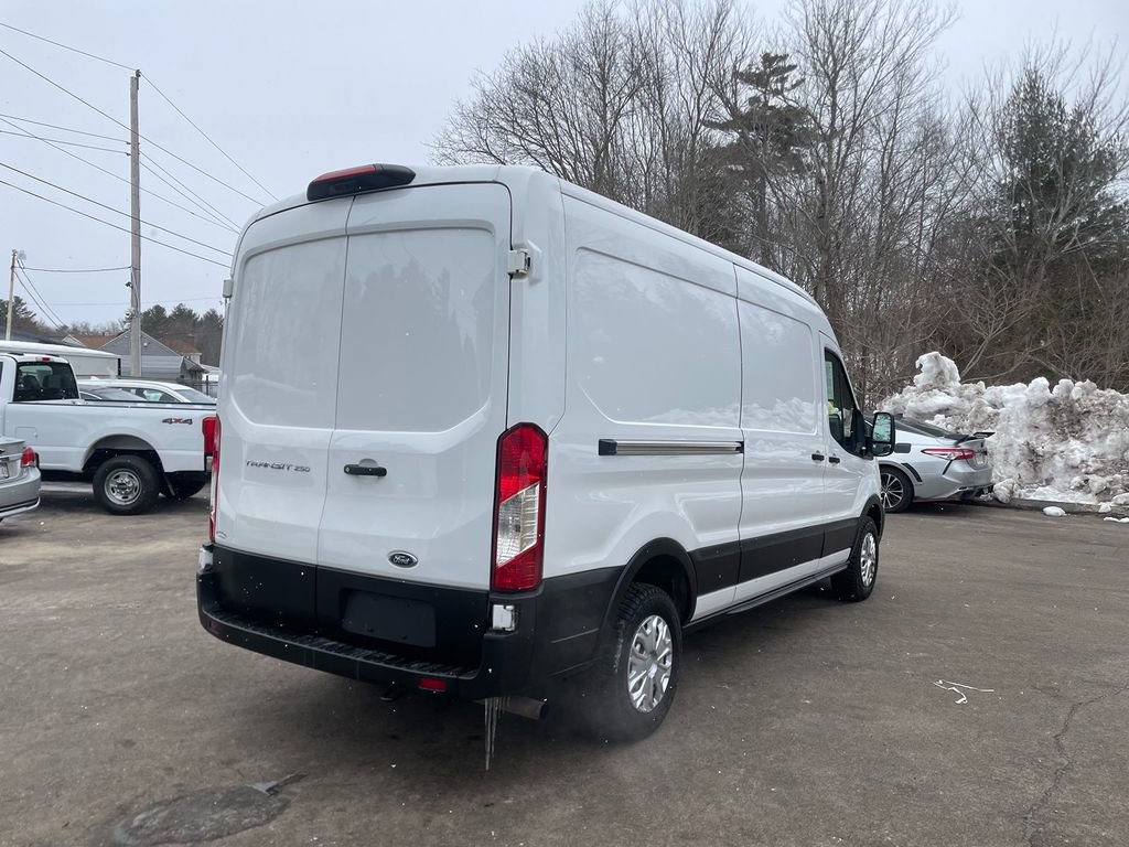 Used 2022 Ford Transit 250 Medium Roof image 5