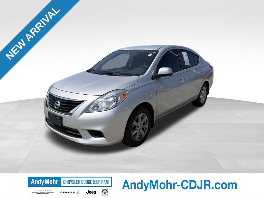 Used 2014 Nissan Versa SV w/ Convenience Package FWD image 3