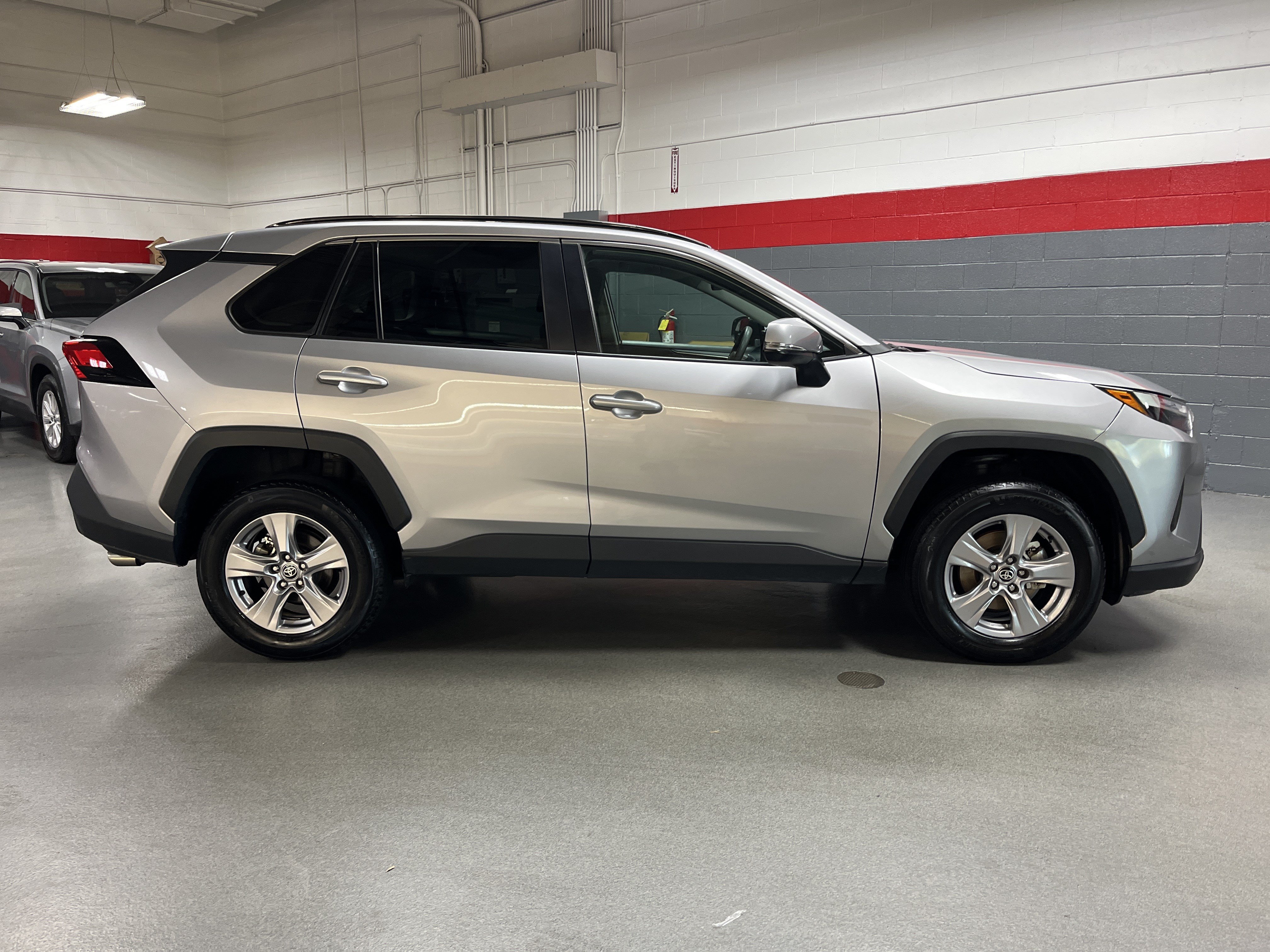 Used 2025 Toyota RAV4 XLE FWD image 11
