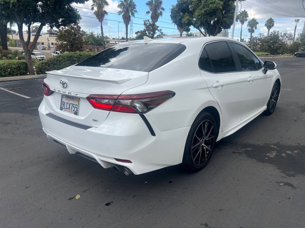 Used 2024 Toyota Camry SE image 3