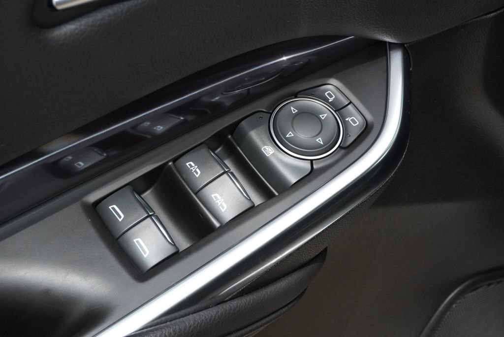 Used 2023 Cadillac XT4 Luxury w/ Cold Weather Package FWD image 23