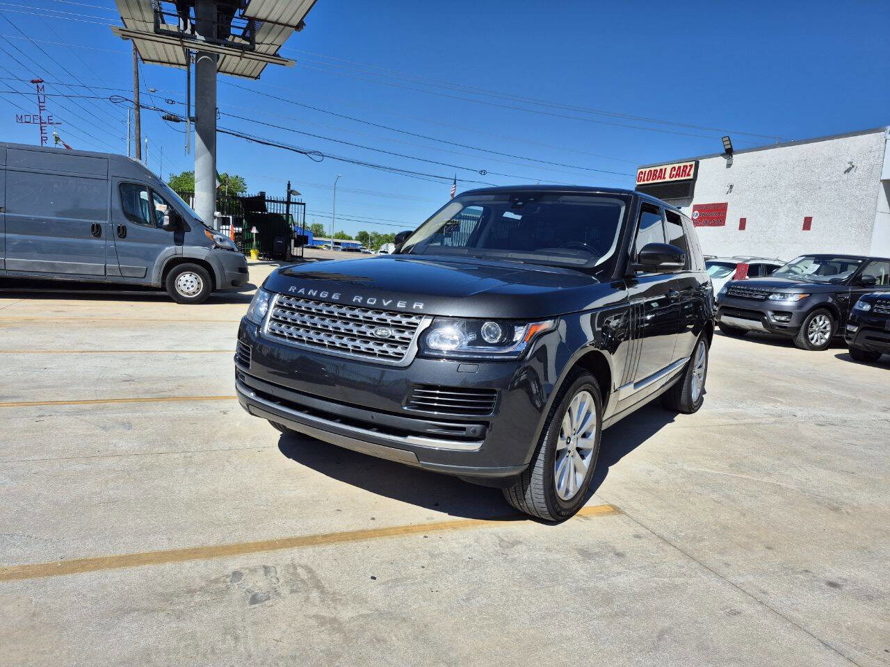 Used 2017 Land Rover Range Rover HSE image 3