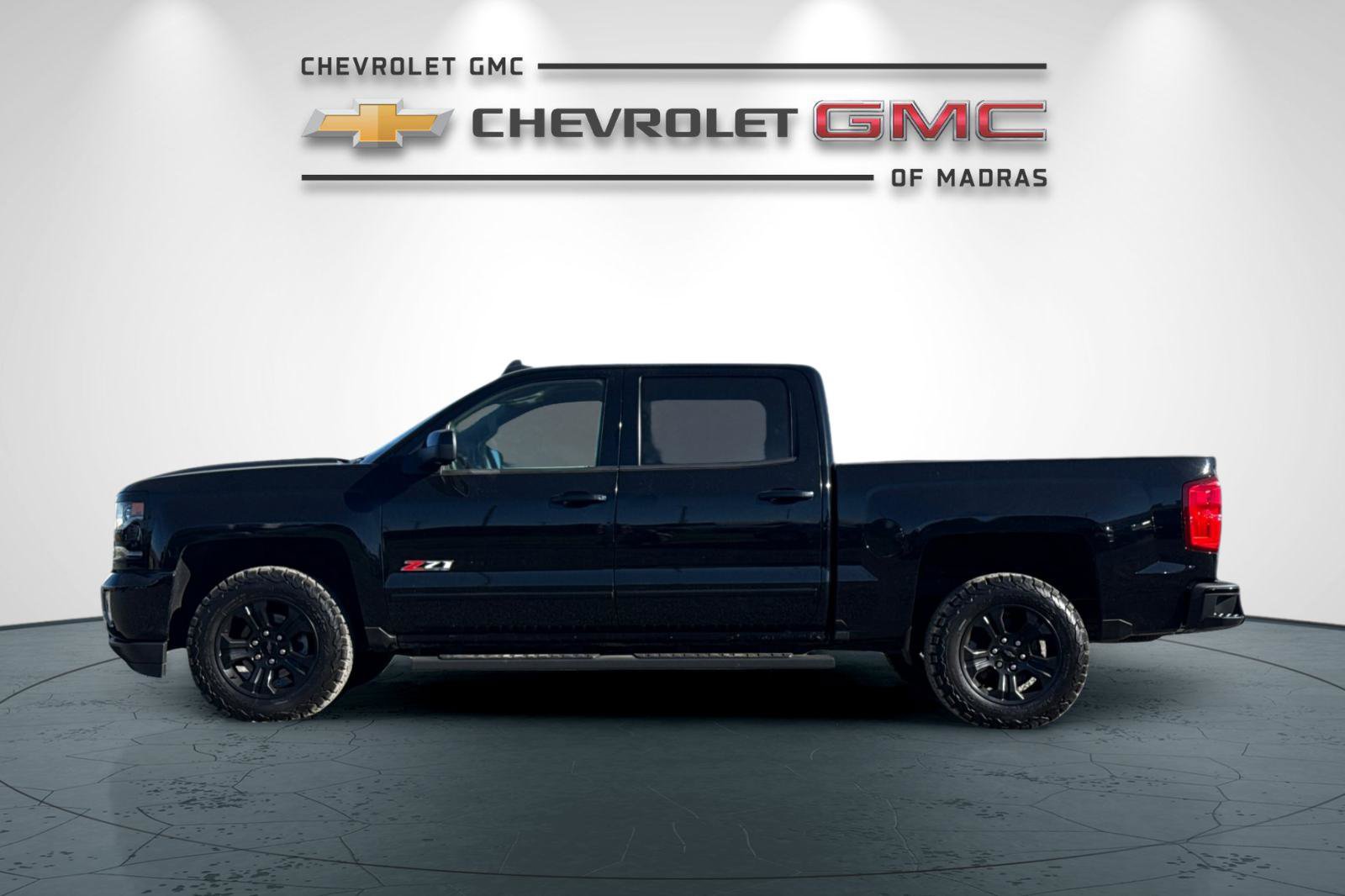 Used 2017 Chevrolet Silverado 1500 LTZ Z71 w/ Midnight Edition AWD/4WD image 6