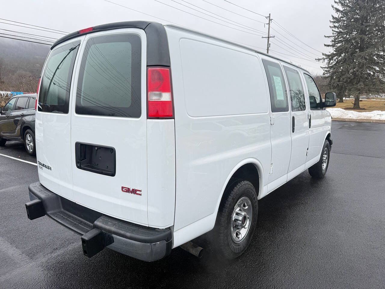 Used 2017 GMC Savana 2500 RWD image 4