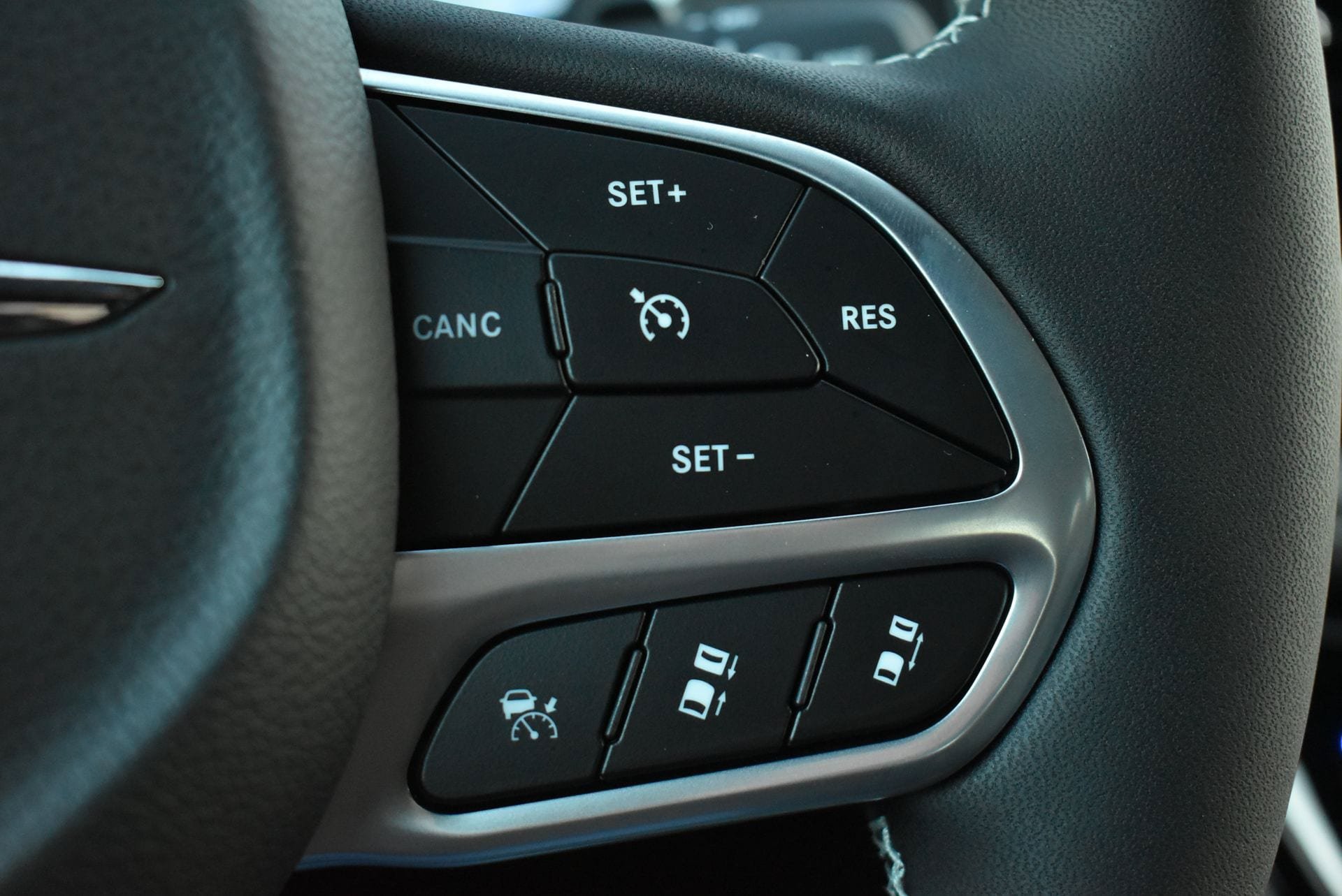 New 2026 Chrysler Pacifica Select FWD image 22