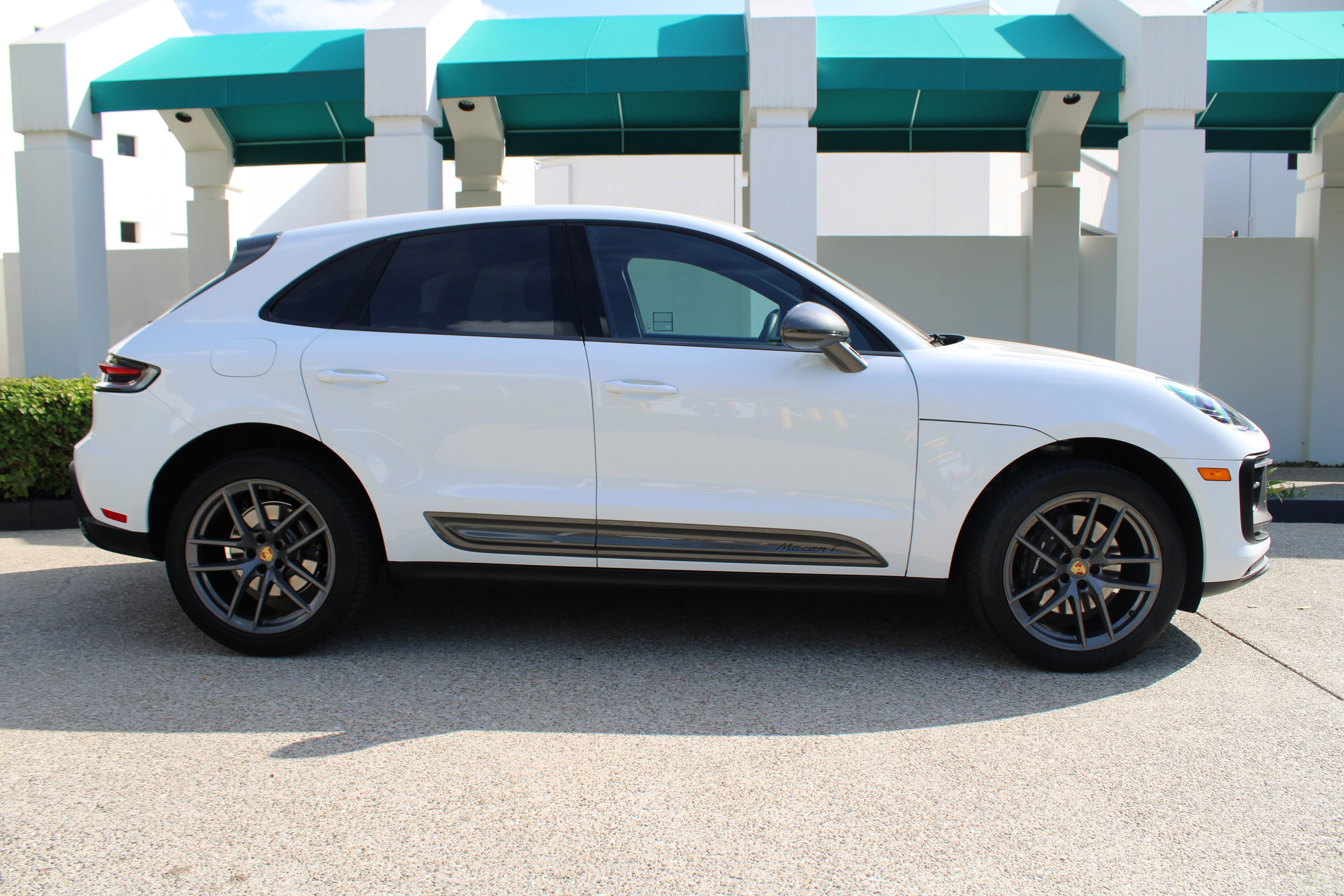 Certified 2025 Porsche Macan Turbo image 8