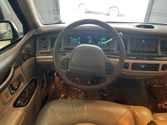 Used 1997 Lincoln Town Car Signature RWD image 13