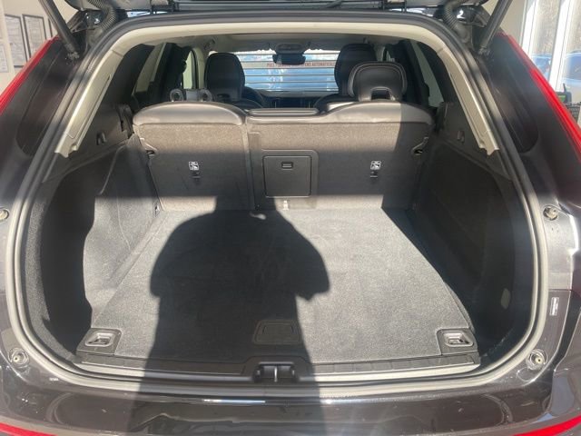 Certified 2025 Volvo XC60 B5 Core image 9