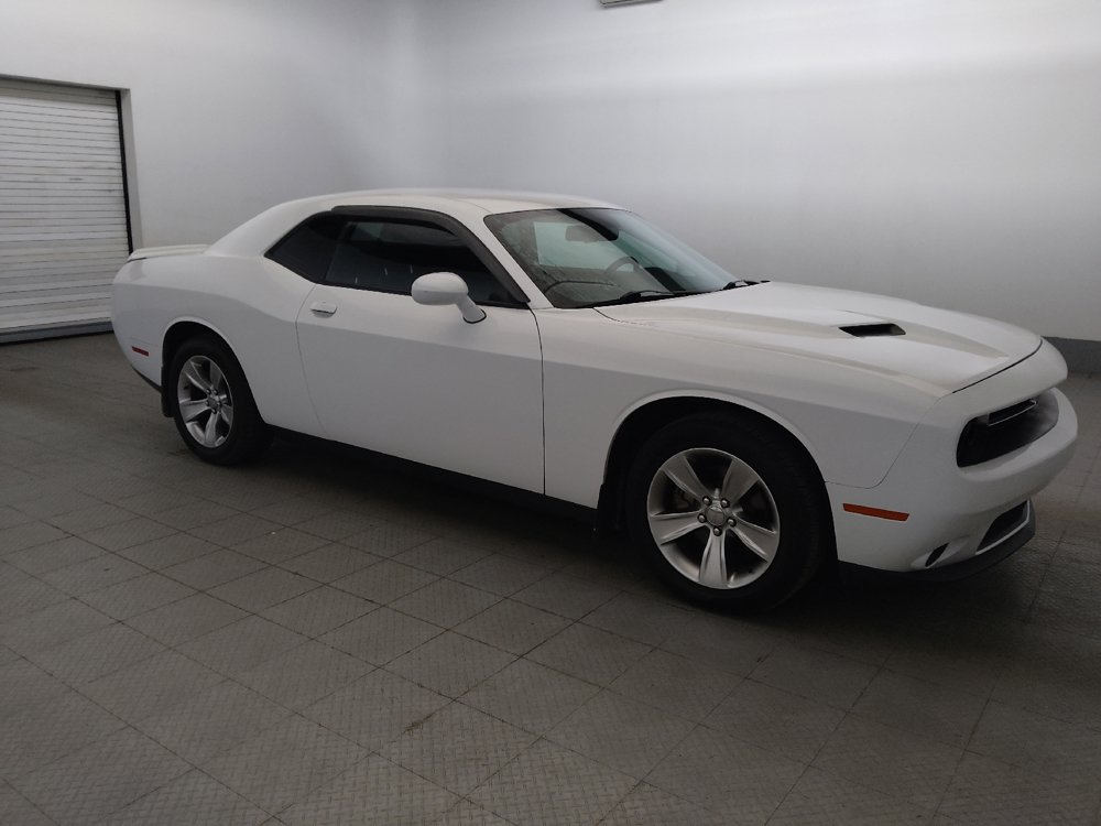 Used 2021 Dodge Challenger SXT w/ Driver Convenience Group RWD image 11