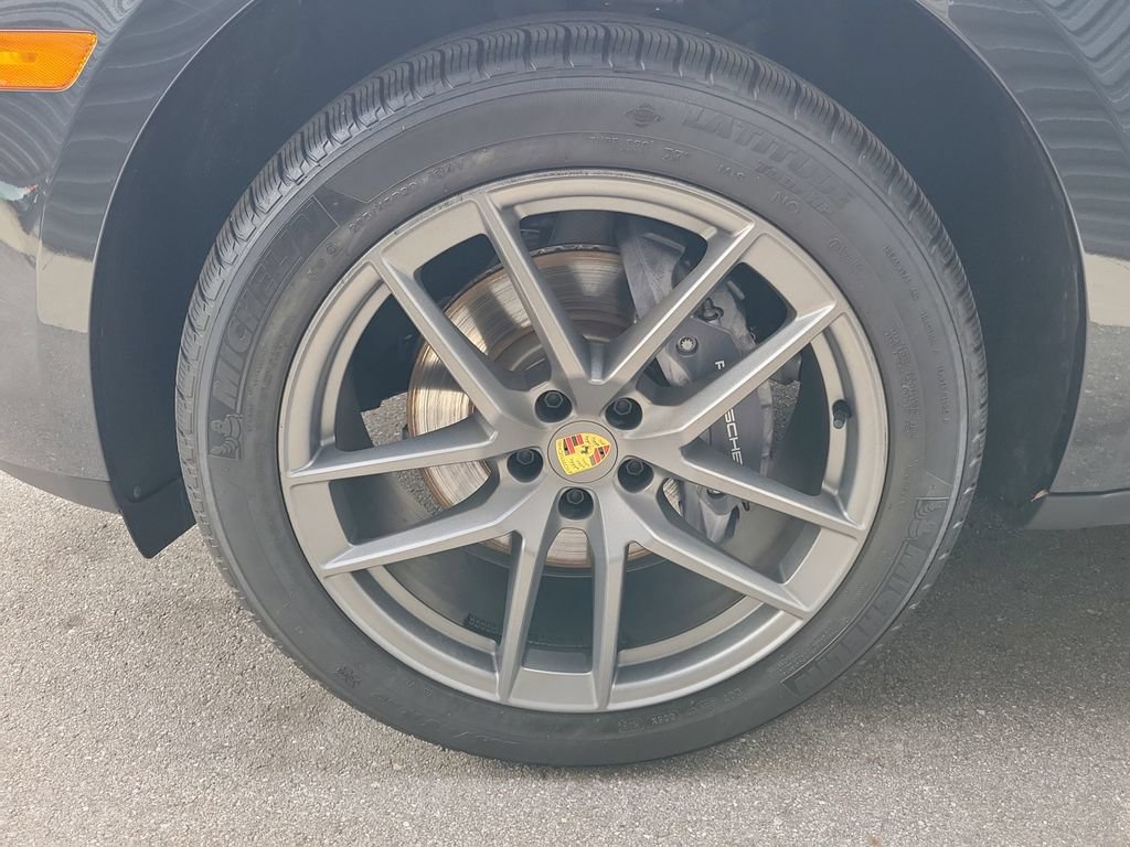 Certified 2025 Porsche Macan AWD/4WD image 14
