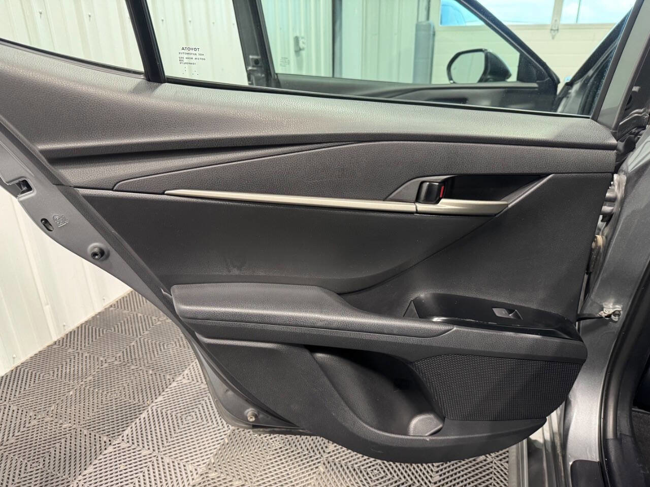 Used 2025 Toyota Camry SE image 13