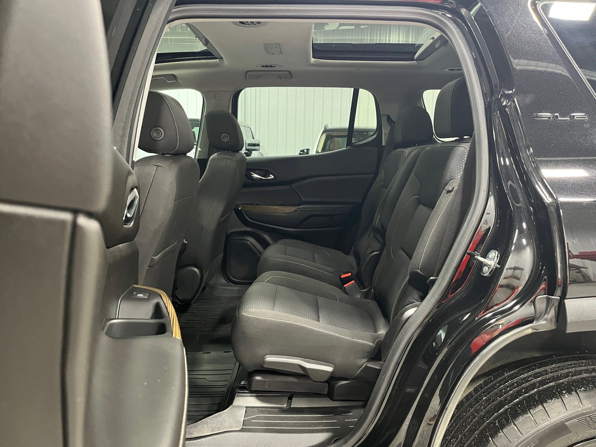 Certified 2023 GMC Acadia SLE w/ Driver Convenience Package image 11