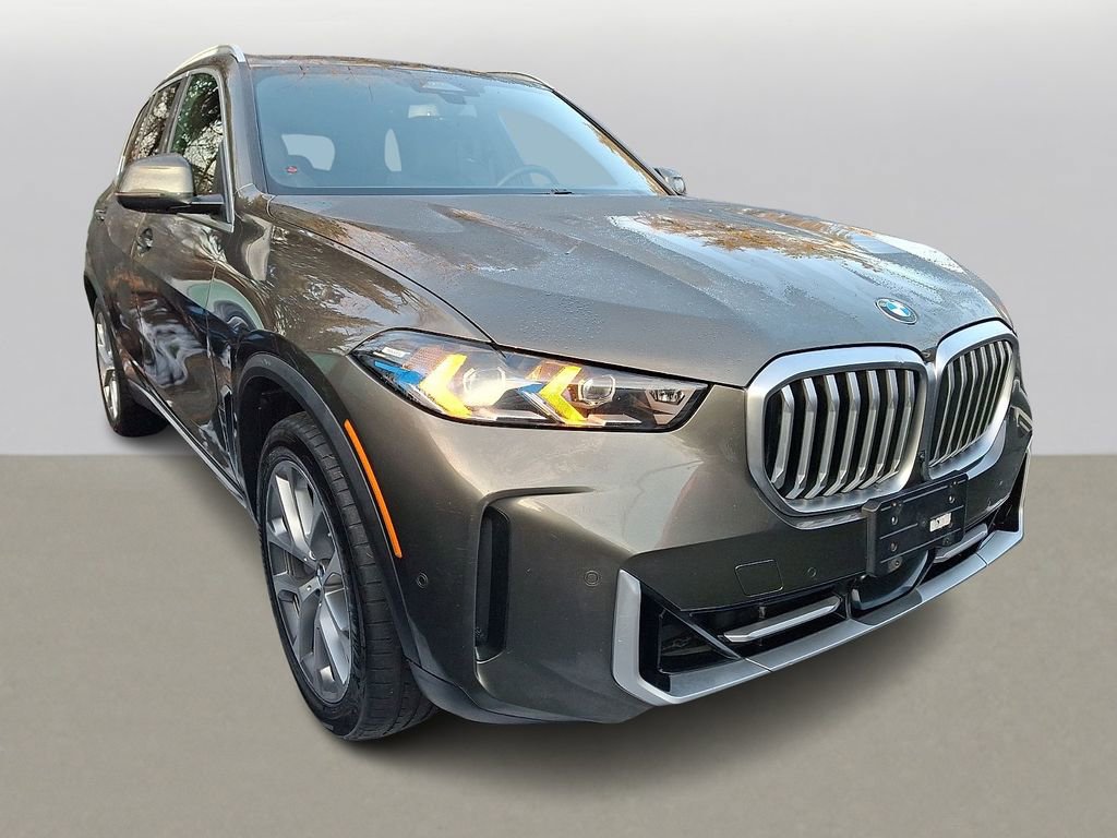 Used 2024 BMW X5 xDrive40i w/ Premium Package image 3