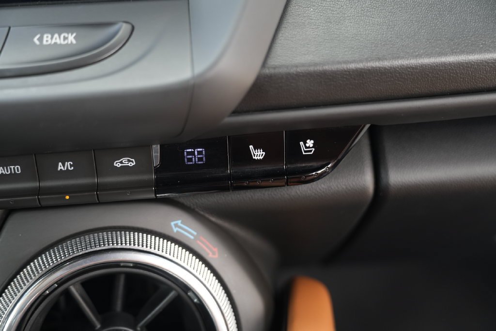Used 2018 Chevrolet Camaro SS RWD image 54