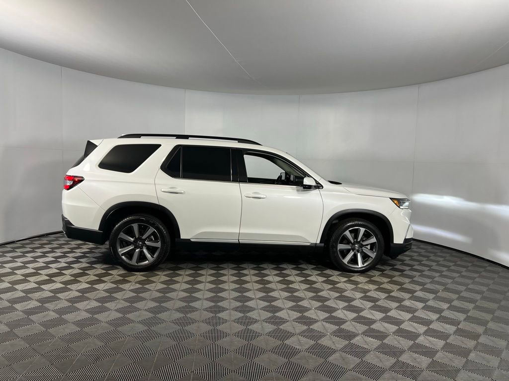 Used 2024 Honda Pilot Touring image 5