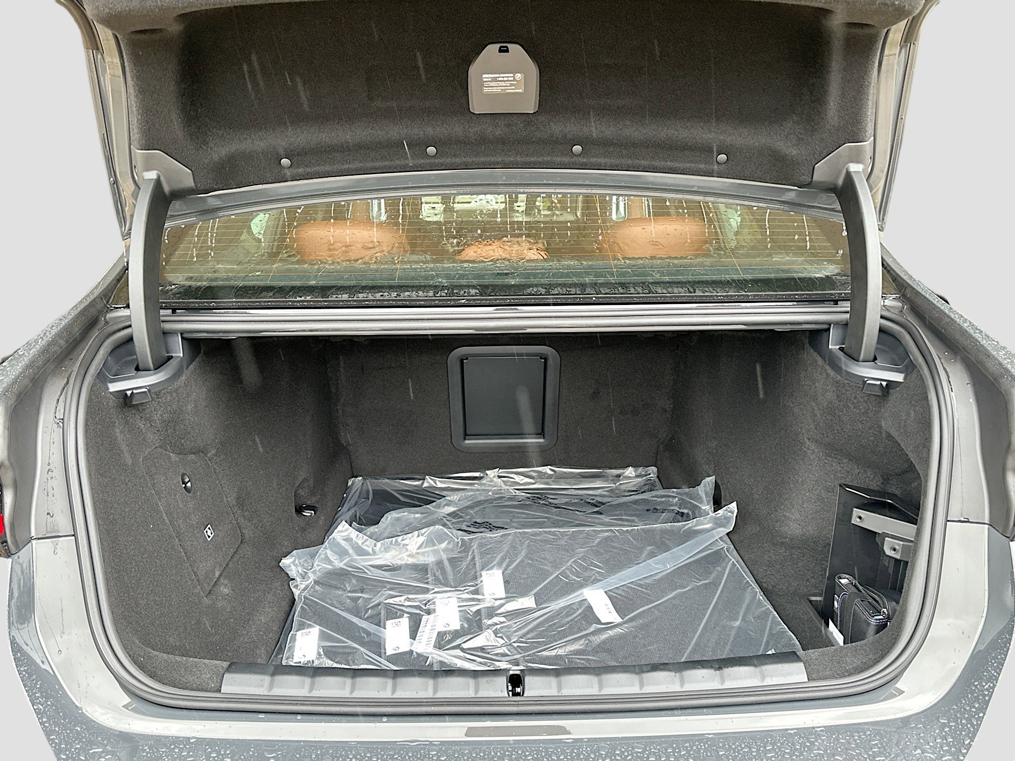 New 2026 BMW 750e xDrive w/ Premium Package image 22